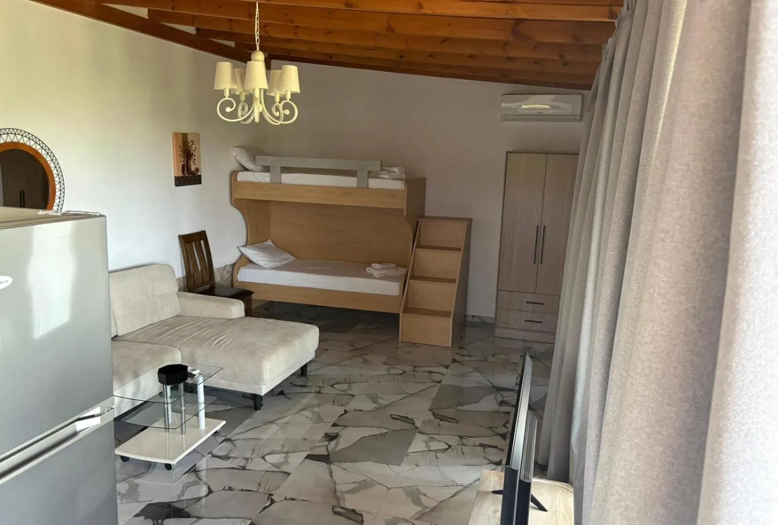 לריסוס Astri Villa